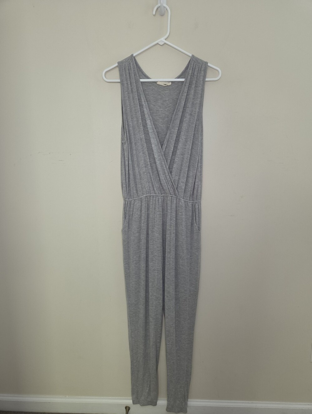 Women's eesome Gray Sleeveless Jumper Sz Medium